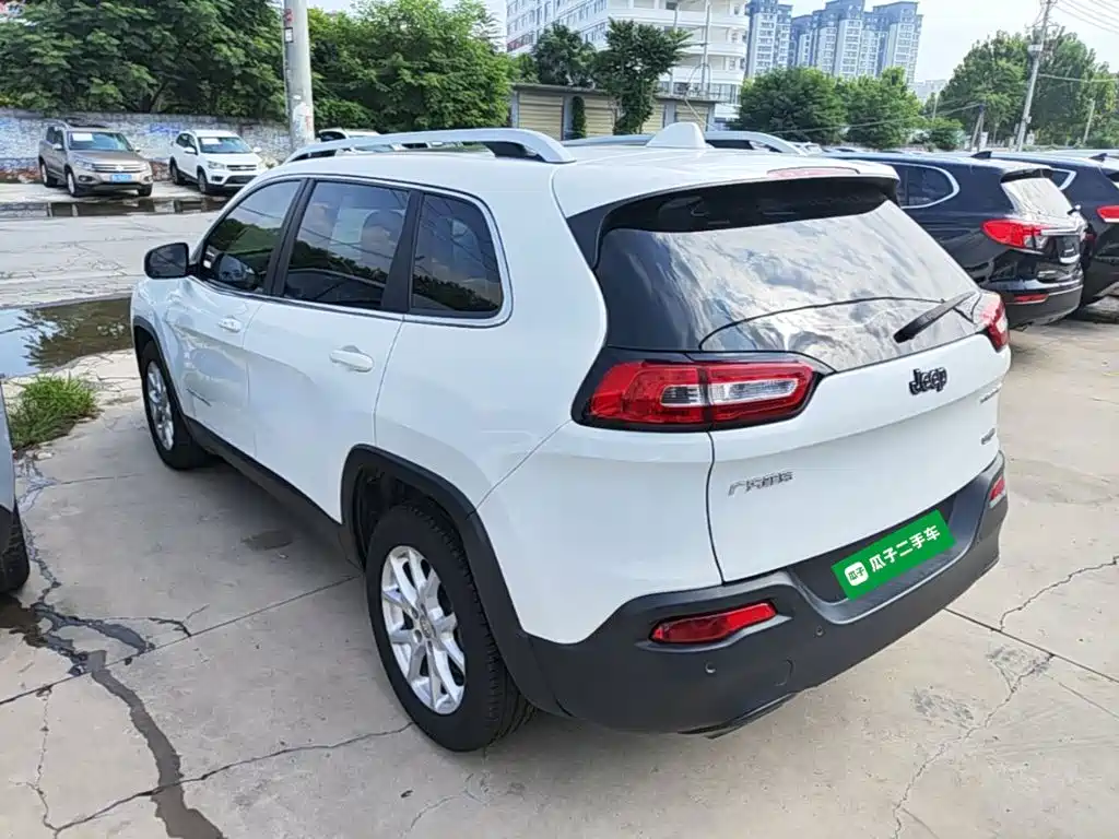 Jeep Cherokee — миниатюра 5