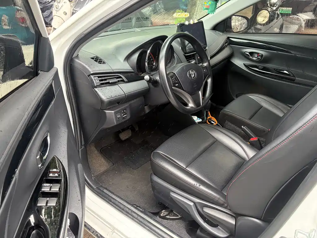Toyota Yaris L — миниатюра 2