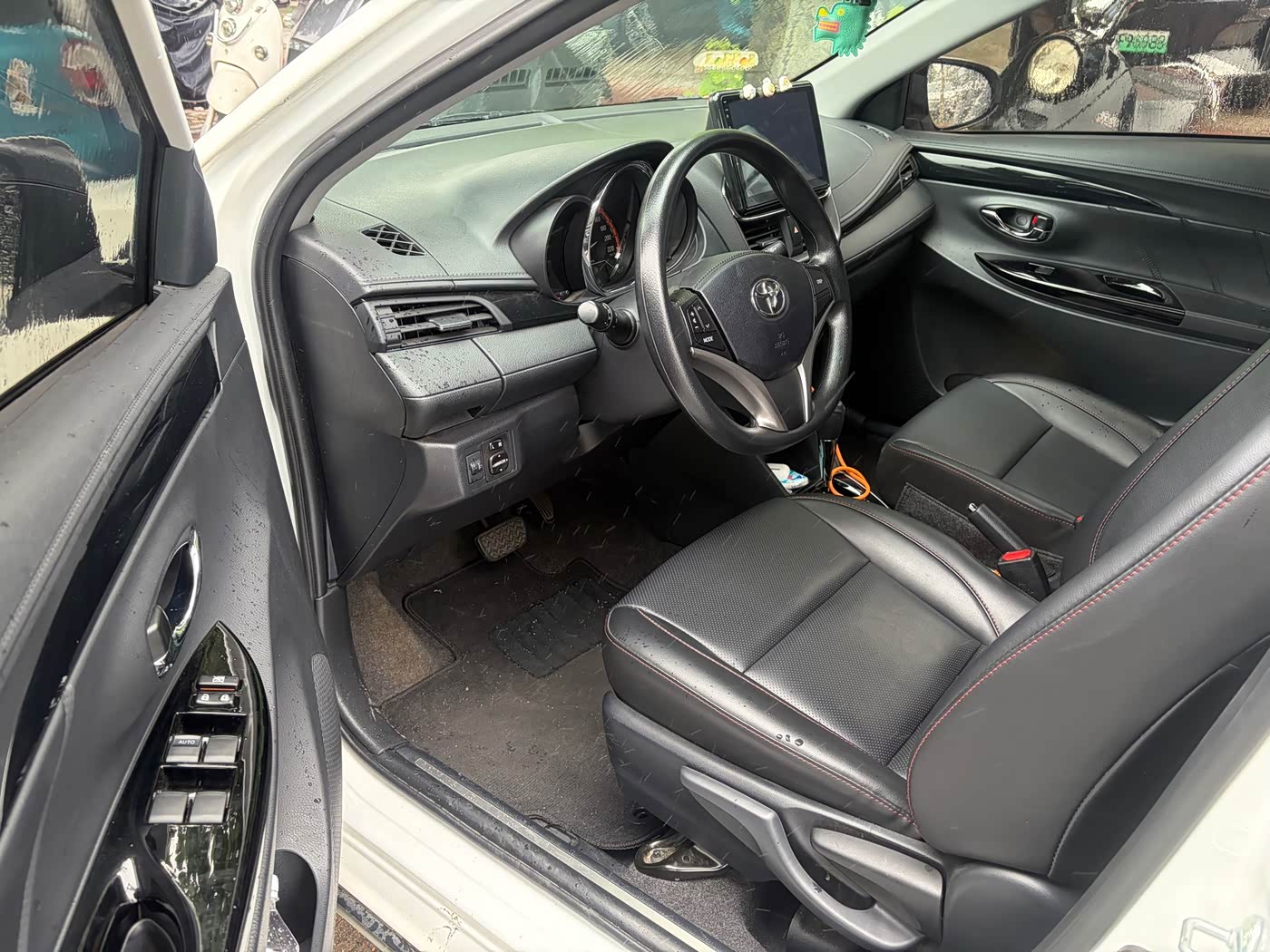 Toyota YARiS L Zhi Xuan 1.5 л 2023 г. Белый, пробег 20000 км