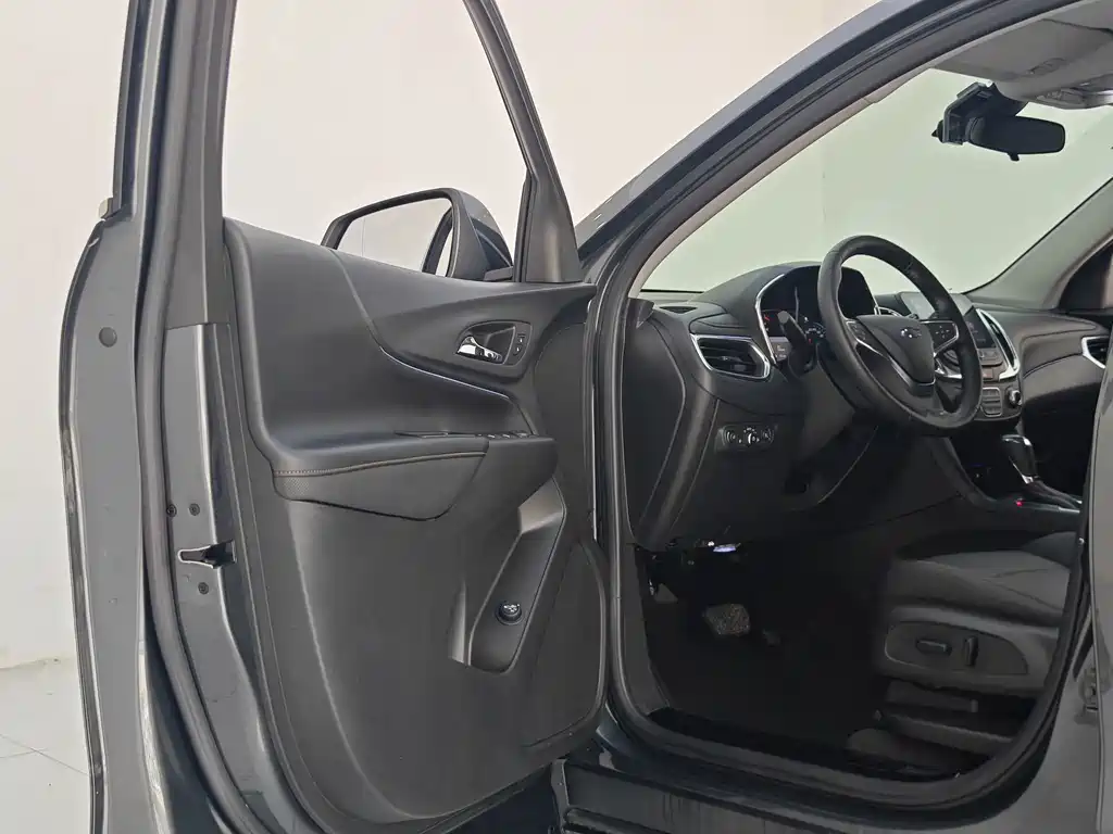 Chevrolet Equinox — миниатюра 32