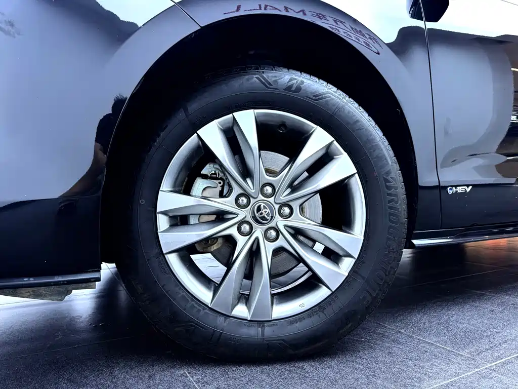Toyota Sienna — миниатюра 10