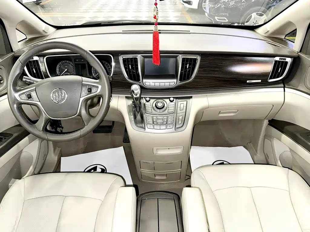 Buick GL8 2013 3.0L XT Luxury Flagship