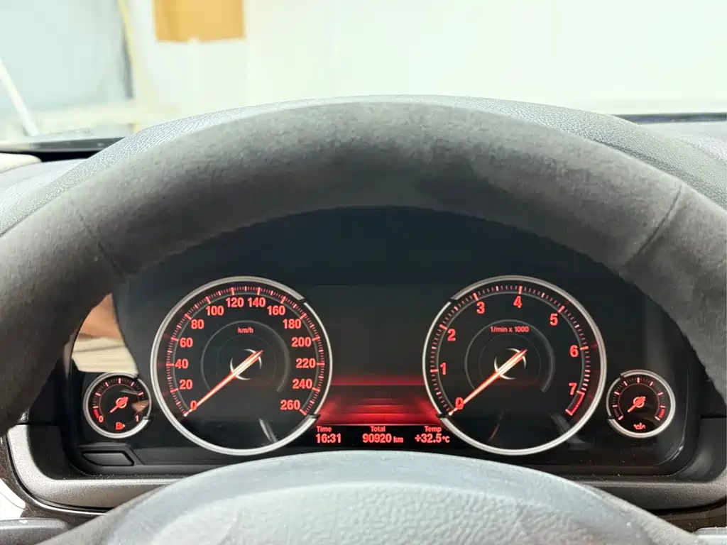 BMW 5 Series — миниатюра 19