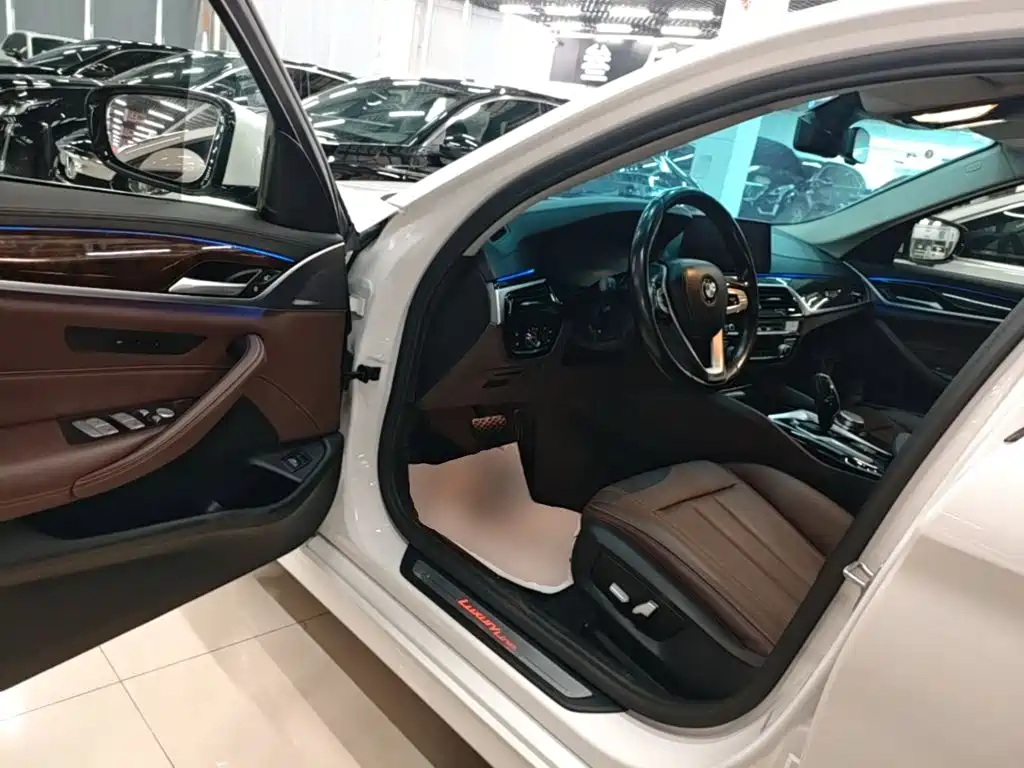 BMW 5 Series — миниатюра 16