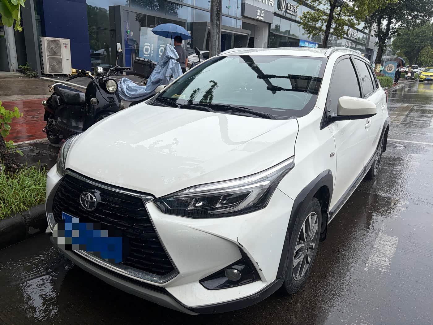 Toyota YARiS L Zhi Xuan 1.5 л 2023 г. Белый, пробег 20000 км