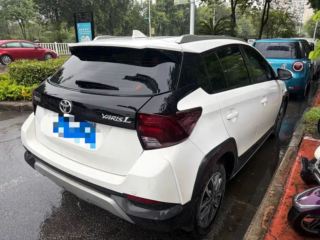 Toyota Yaris L — миниатюра 5