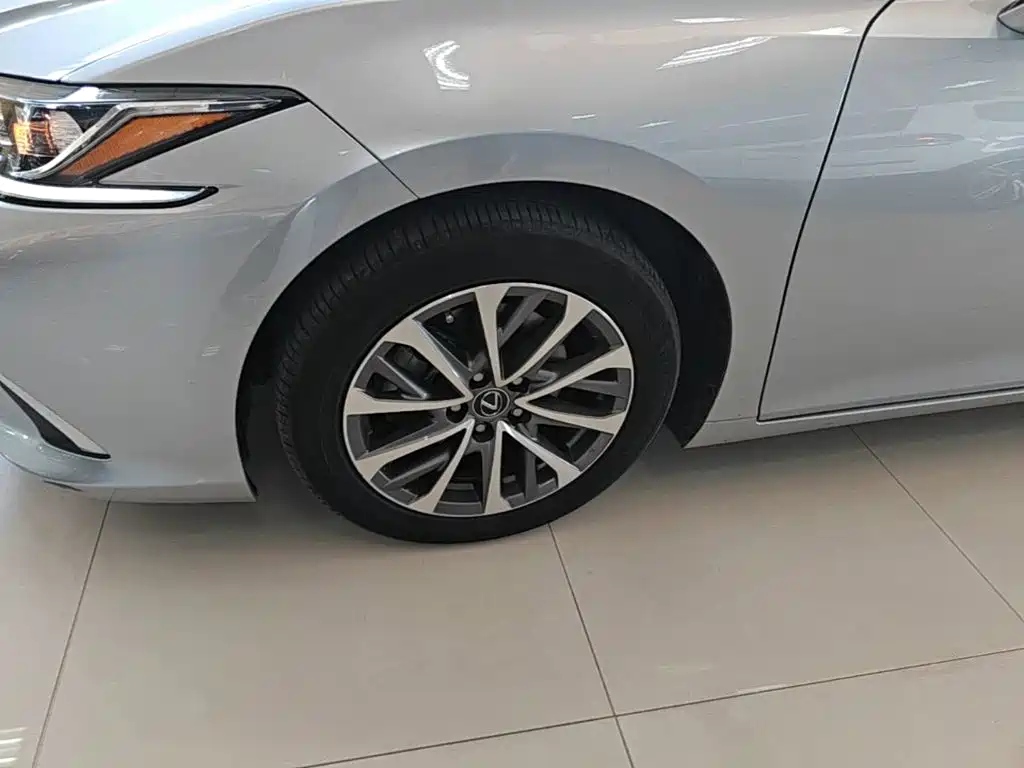 Lexus ES — миниатюра 23
