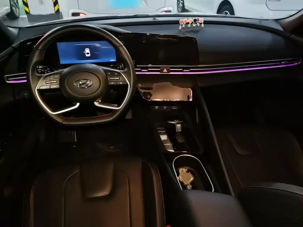 Hyundai Elantra — миниатюра 10