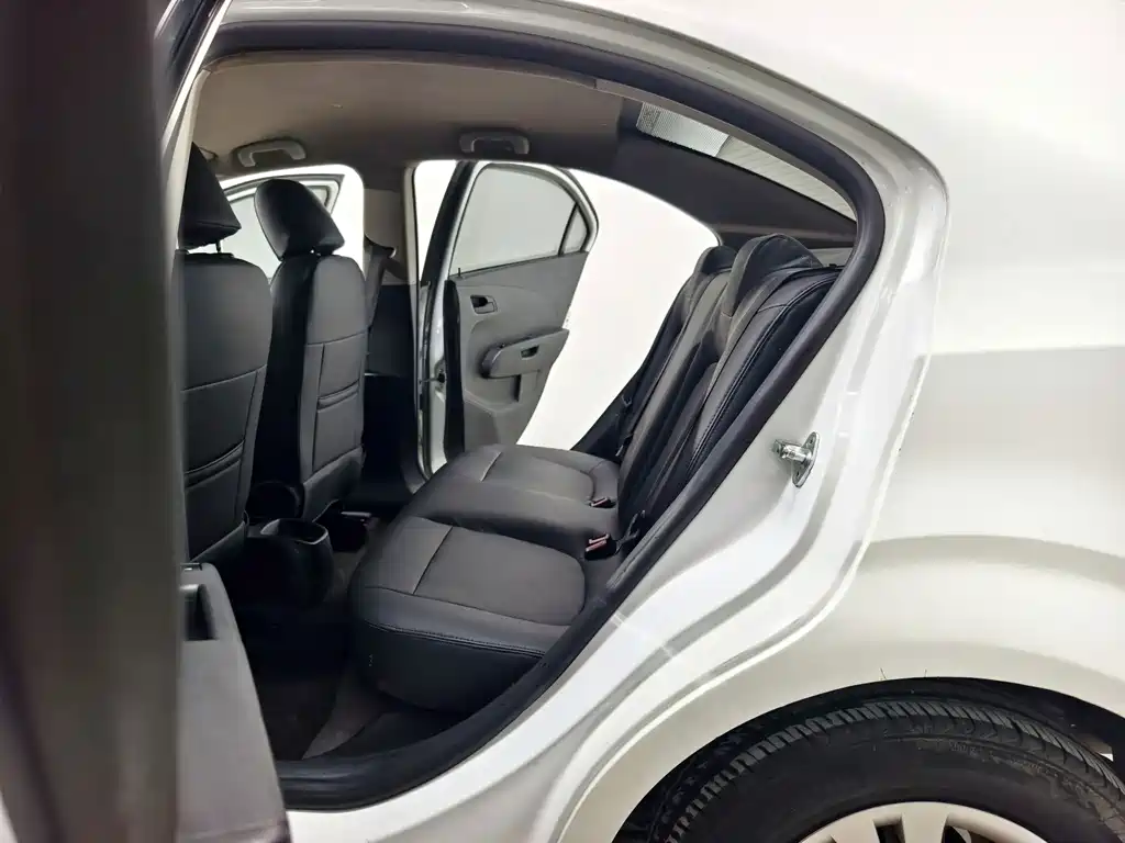 Chevrolet Aveo — миниатюра 12