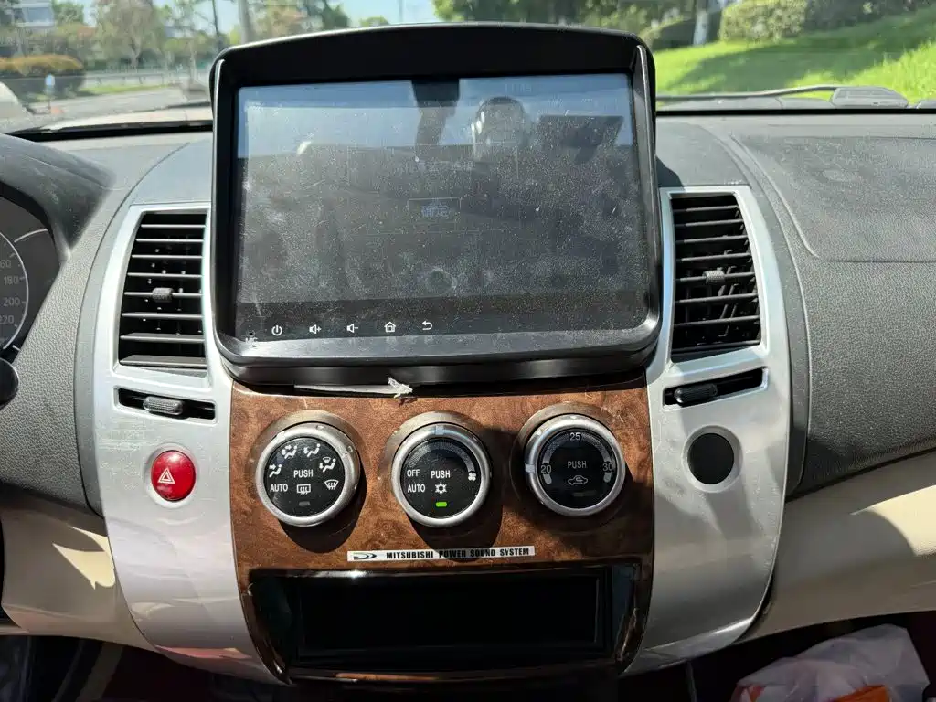 Mitsubishi Pajero Sport — миниатюра 10