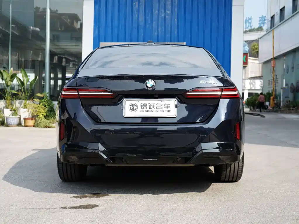 BMW 5 Series — миниатюра 3
