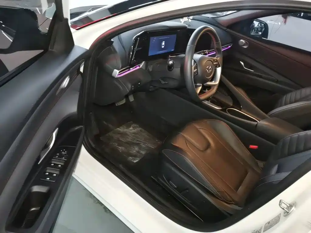 Hyundai Elantra — миниатюра 16