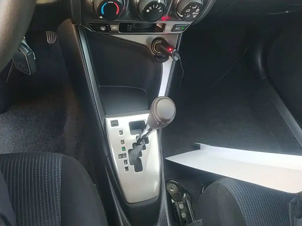 Toyota Yaris L — миниатюра 14