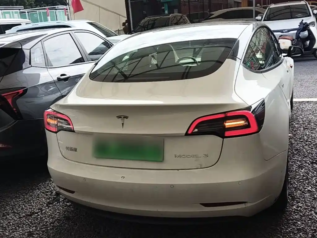 Tesla Model 3 — миниатюра 6