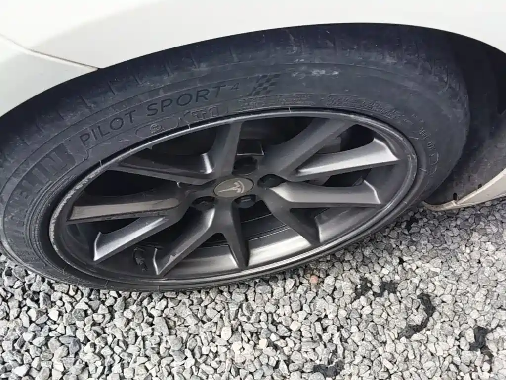 Tesla Model 3 — миниатюра 23