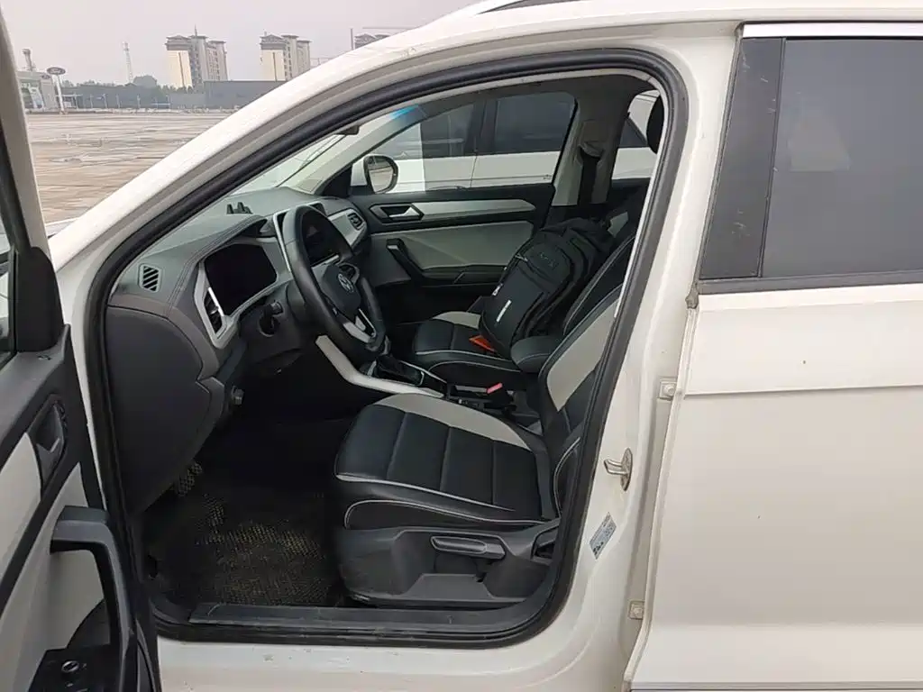 Volkswagen T-Roc — миниатюра 15