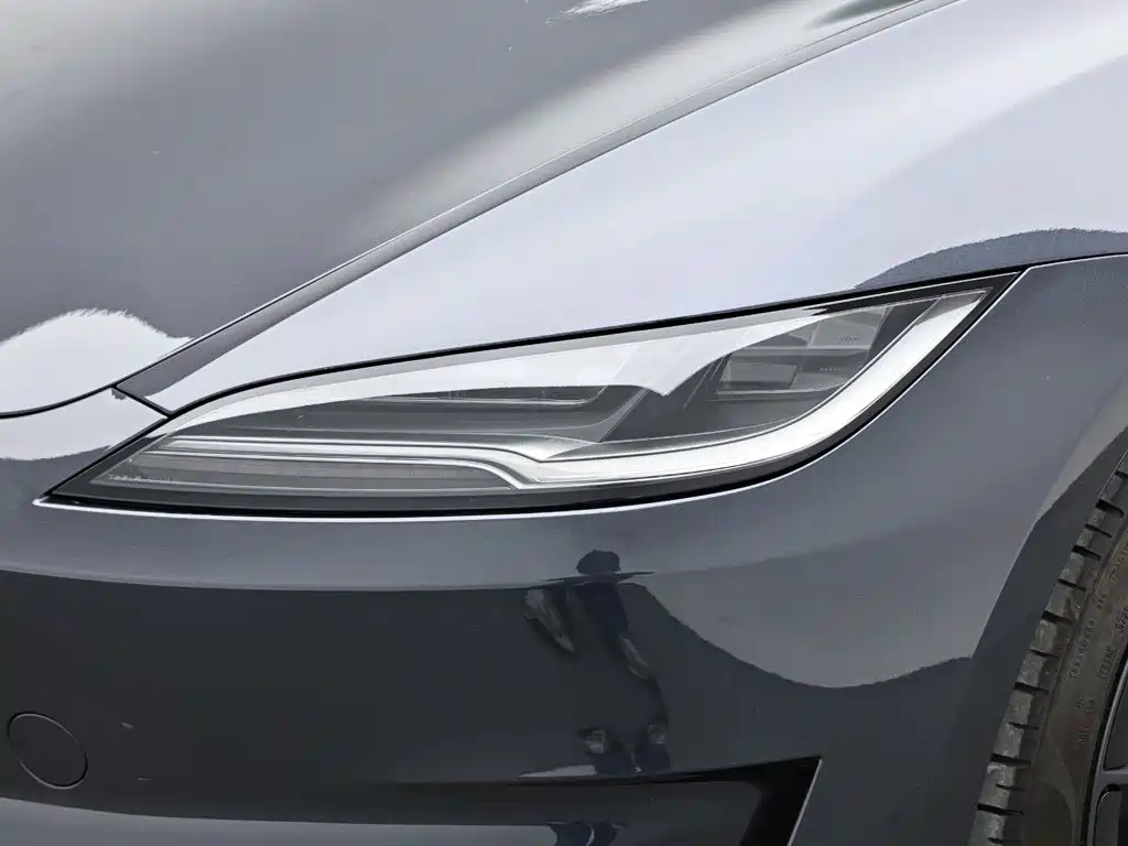 Tesla Model 3 — миниатюра 16