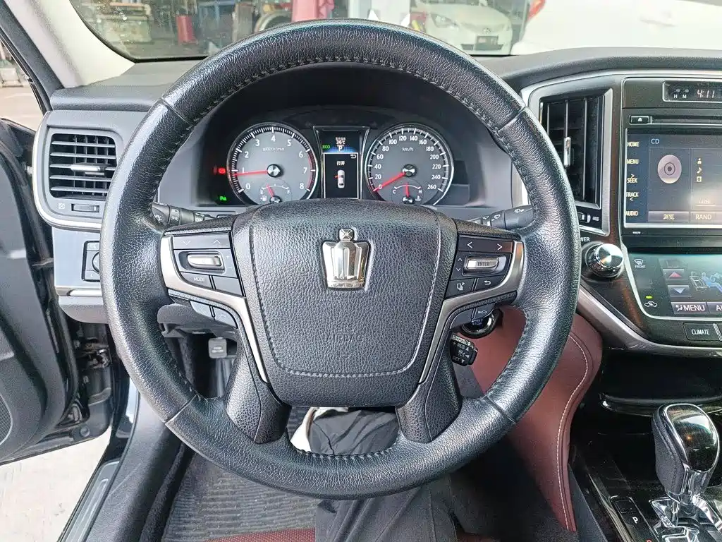 Toyota Crown — миниатюра 11