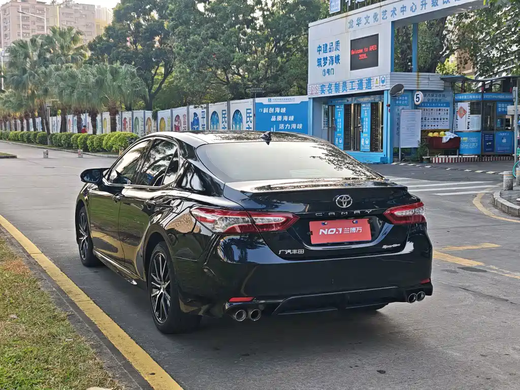 Toyota Camry — миниатюра 6