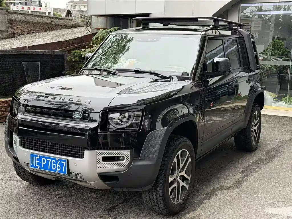 Land Rover Defender 2025