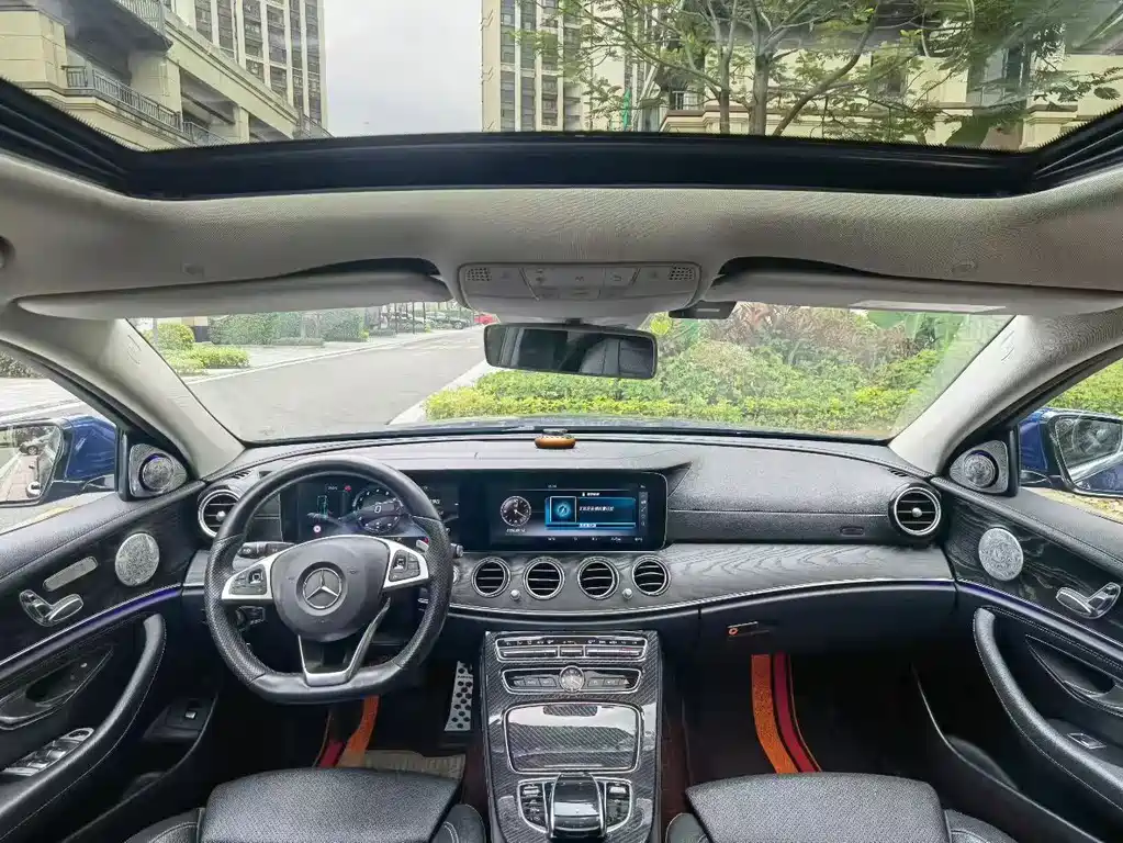 Mercedes-Benz E-Class — миниатюра 8
