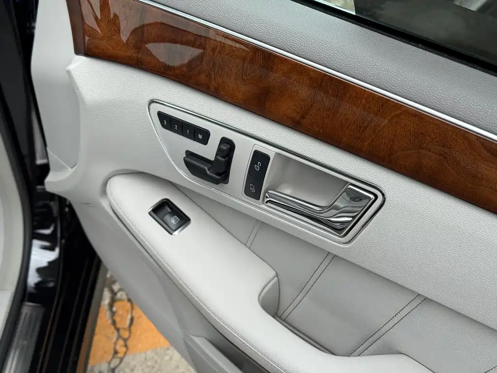 Mercedes-Benz E-Class — миниатюра 13