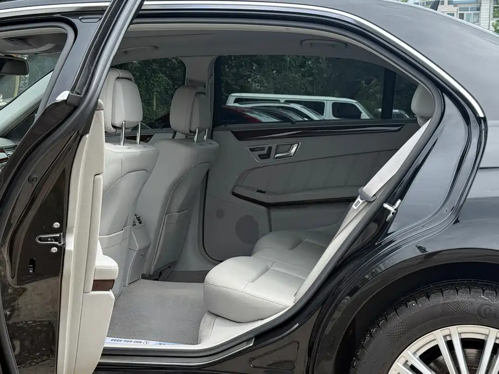 Mercedes-Benz E-Class — миниатюра 11