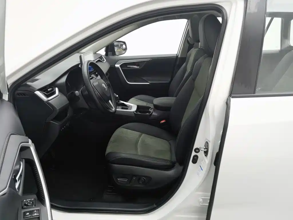 Toyota RAV4 — миниатюра 10