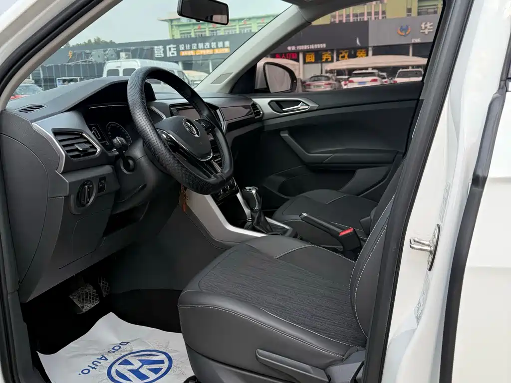 Volkswagen T-Cross — миниатюра 2