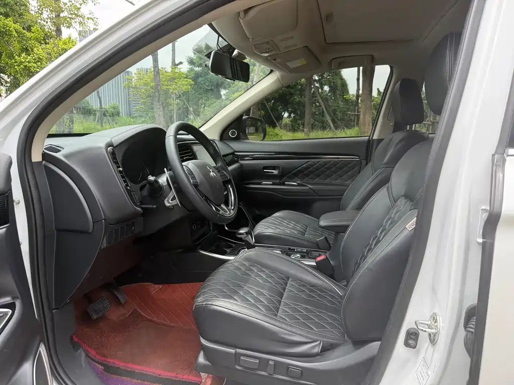Mitsubishi Outlander — миниатюра 6