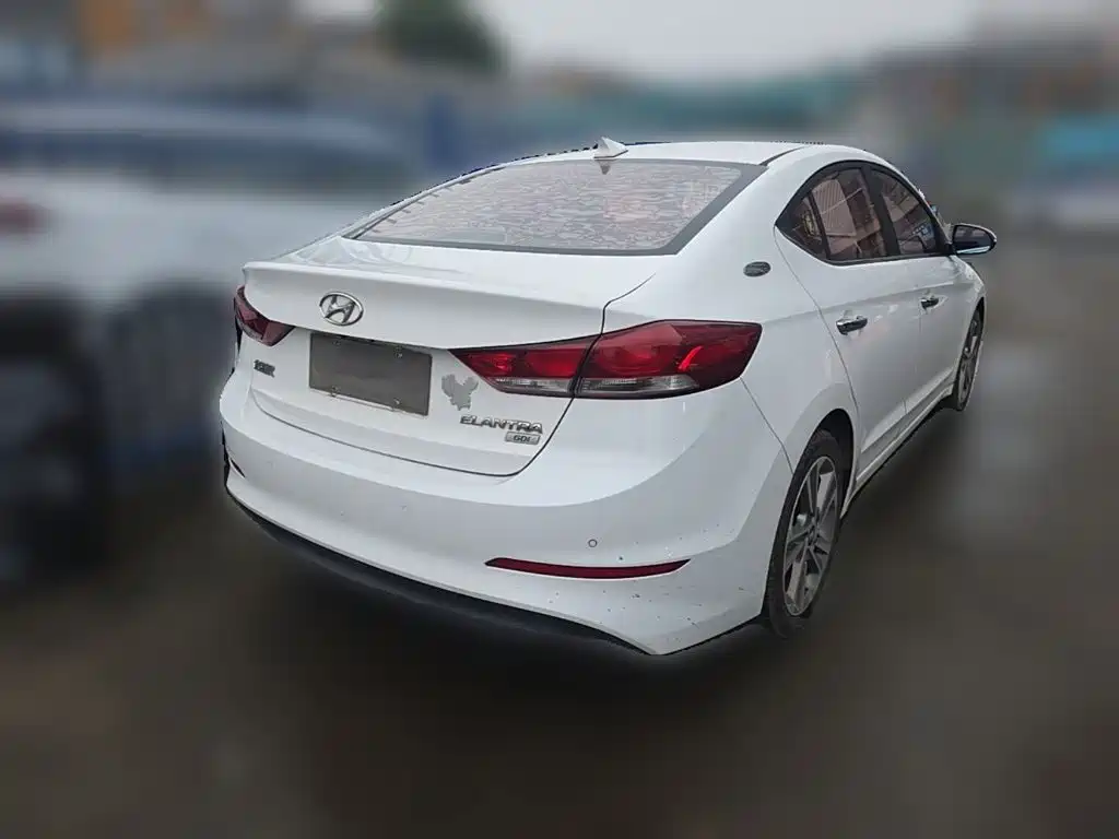 Hyundai Elantra — миниатюра 10