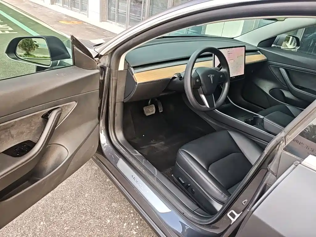 Tesla Model 3 — миниатюра 16
