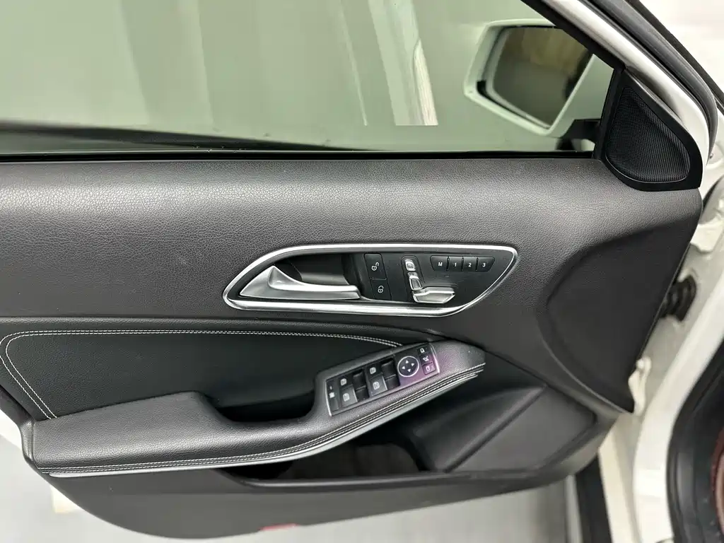 Mercedes-Benz GLA — миниатюра 12
