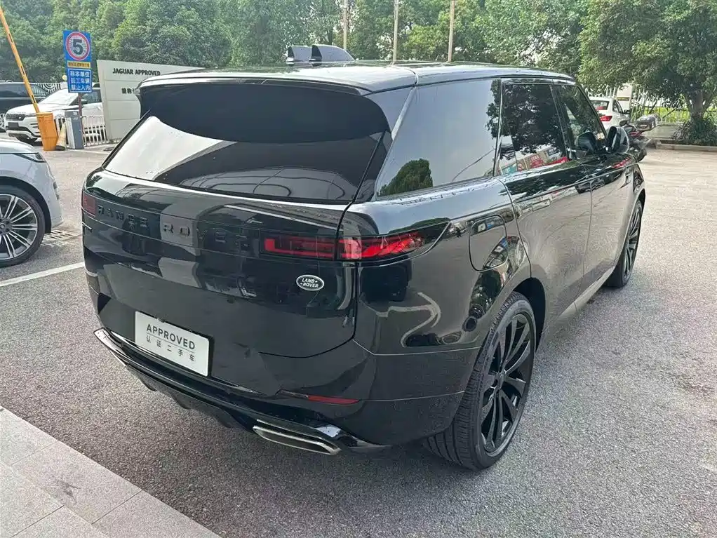 Land Rover Range Rover Sport 2026 400PS Dynamic SE