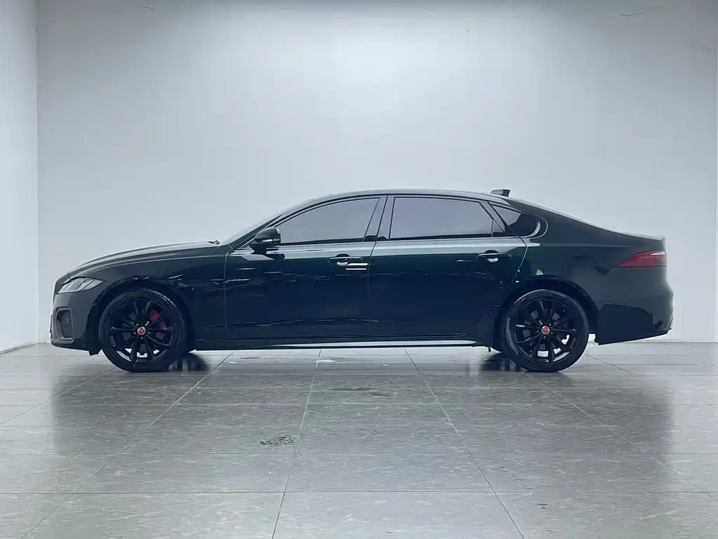 Jaguar XFL — миниатюра 6
