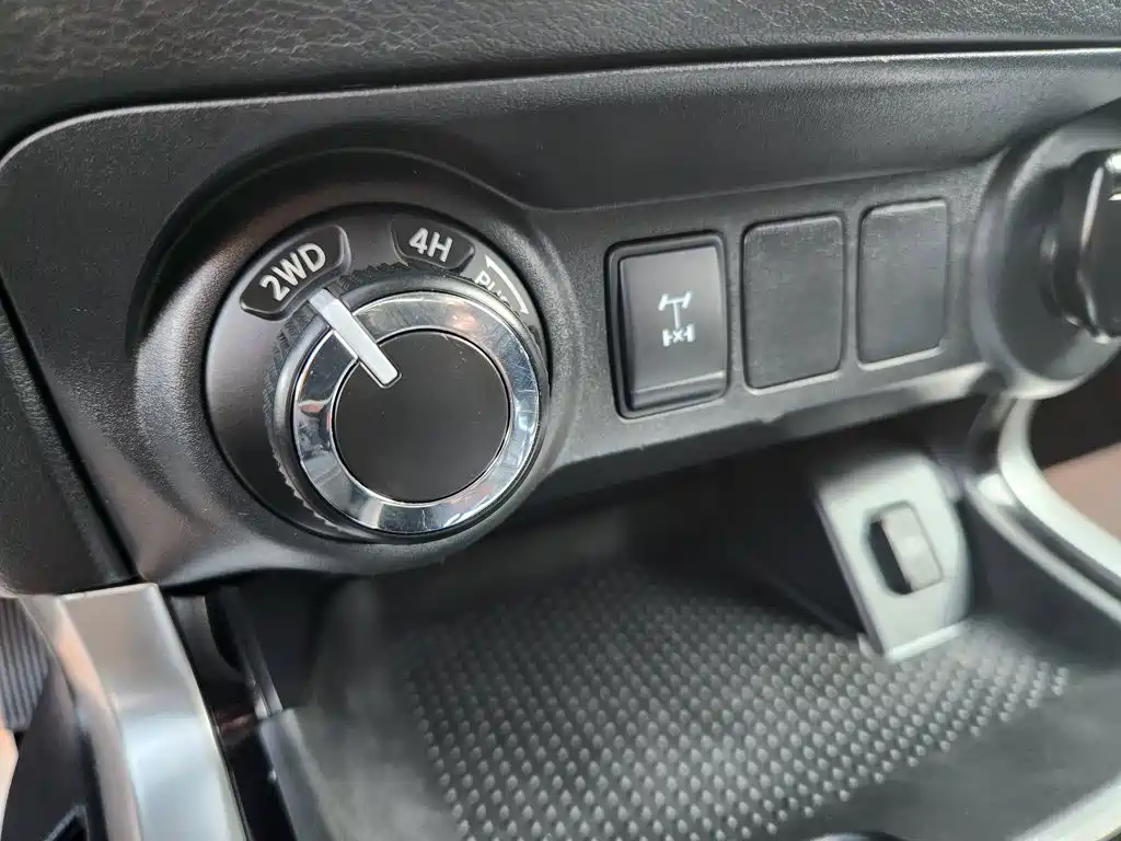 Nissan Terra — миниатюра 23