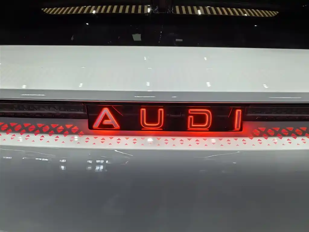 Ауди Ауди. Audi E5 Sportback — миниатюра 11