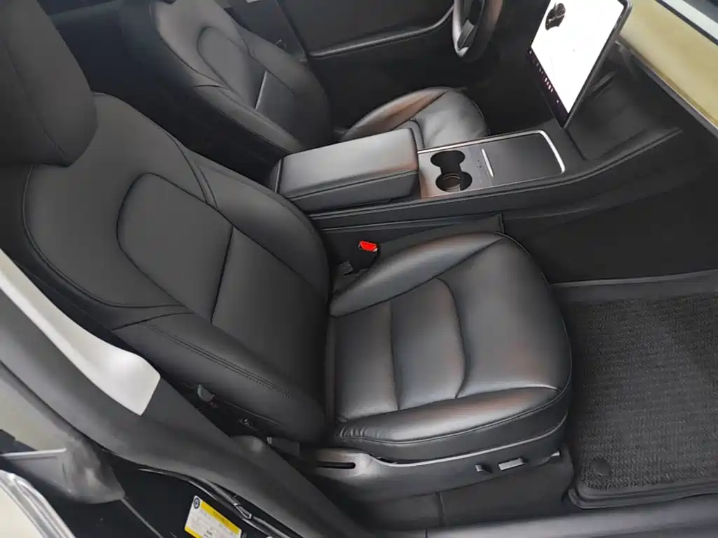 Tesla Model Y — миниатюра 25