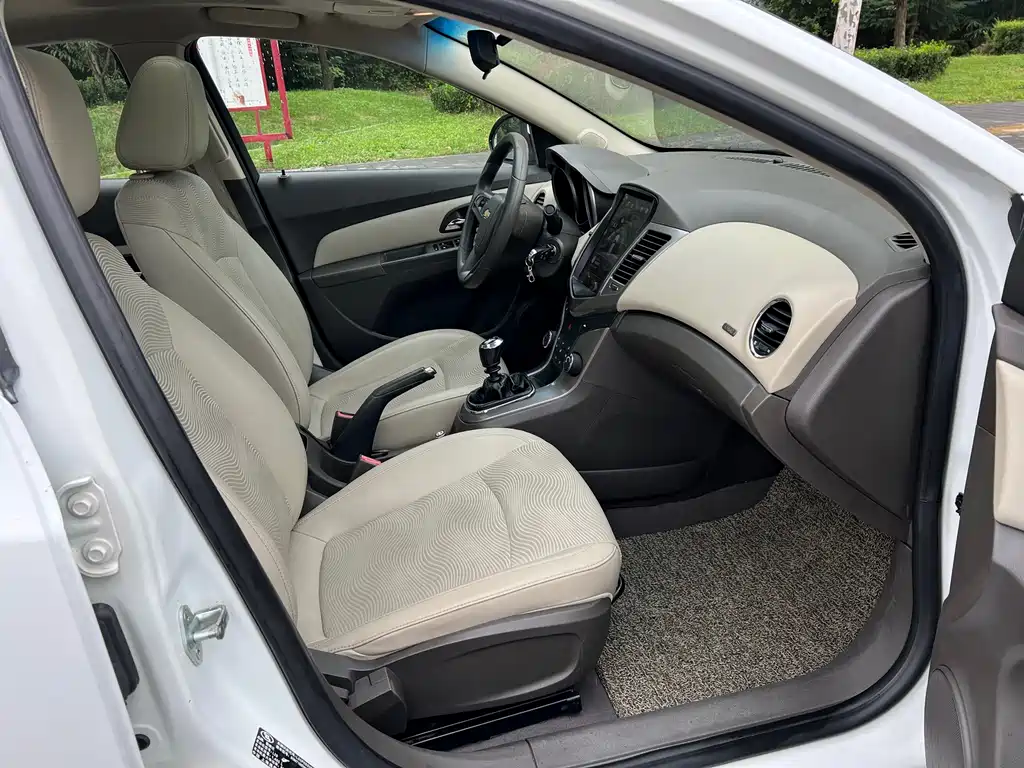 Chevrolet Cruze — миниатюра 12