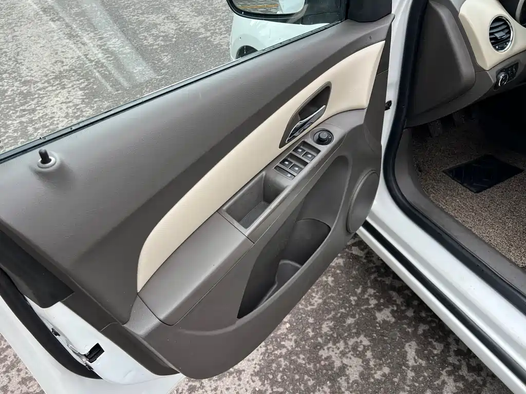 Chevrolet Cruze — миниатюра 9