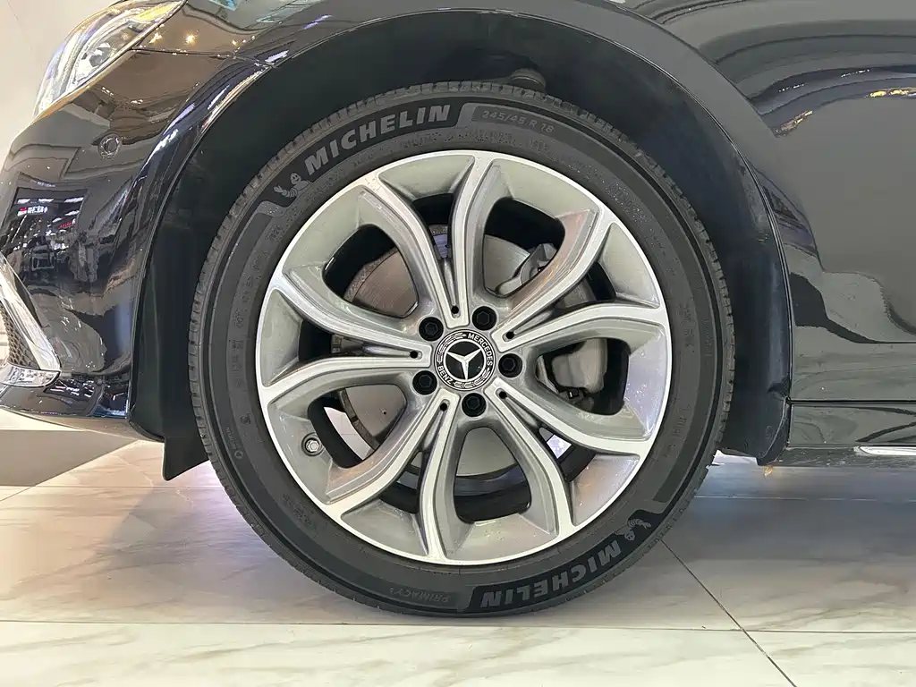 Mercedes-Benz E-Class — миниатюра 16