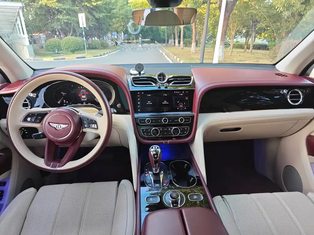 Bentley Bentayga — миниатюра 8