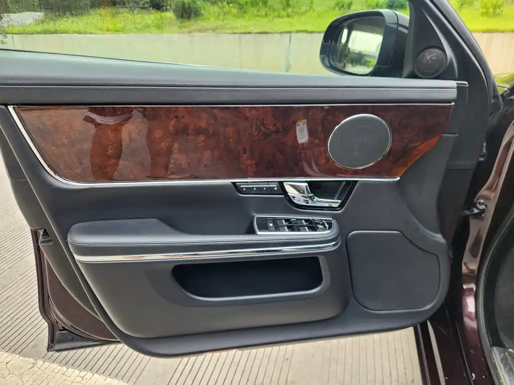 Jaguar XJ — миниатюра 13