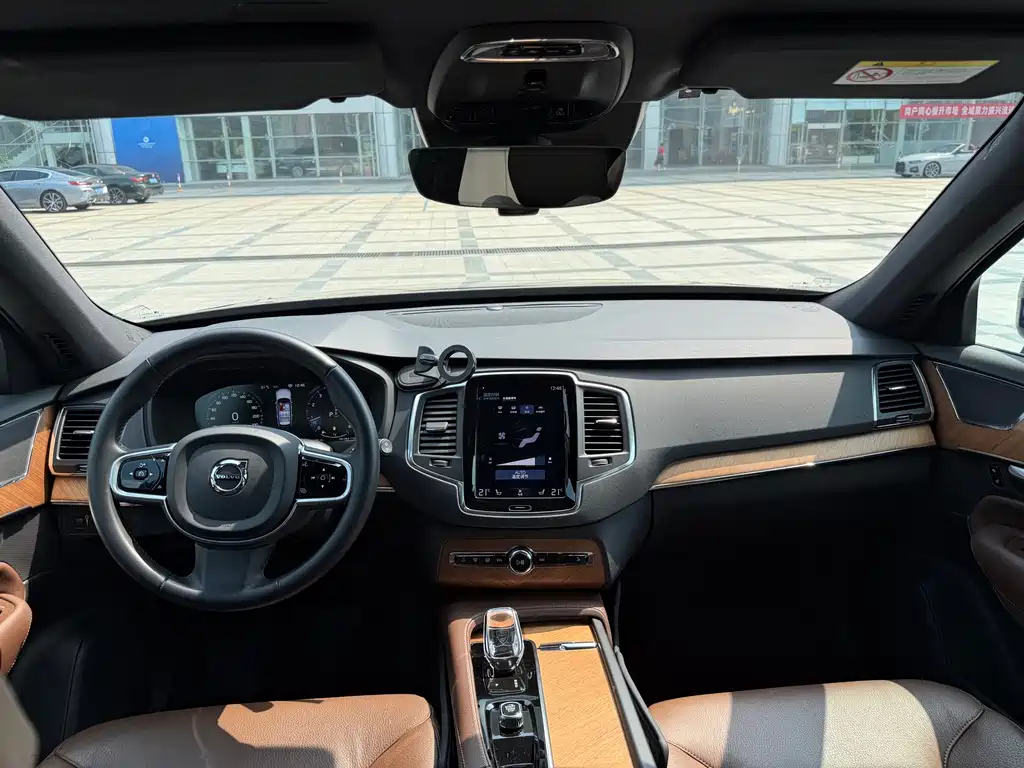 Volvo XC90 — миниатюра 9