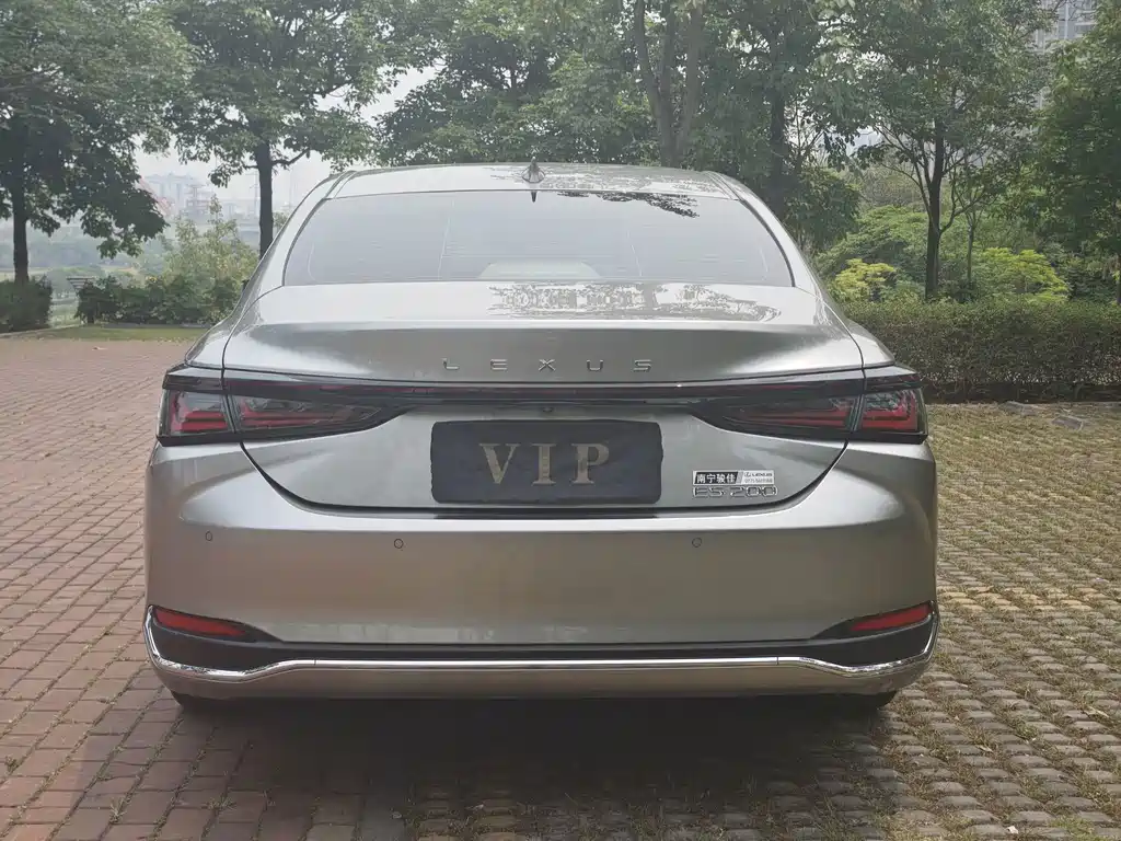 Lexus ES — миниатюра 6