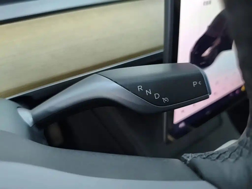 Tesla Model Y — миниатюра 14