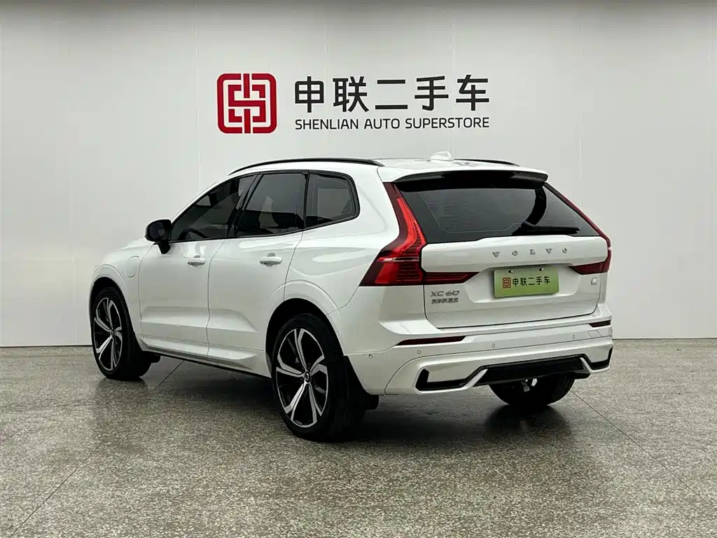 Volvo XC60 2024 T8 Sport