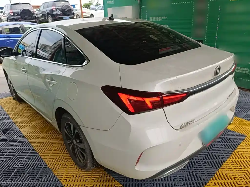 Changan Eado — миниатюра 5
