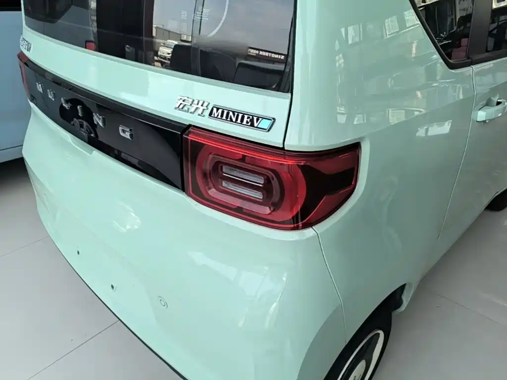 Wuling MINIEV — миниатюра 8
