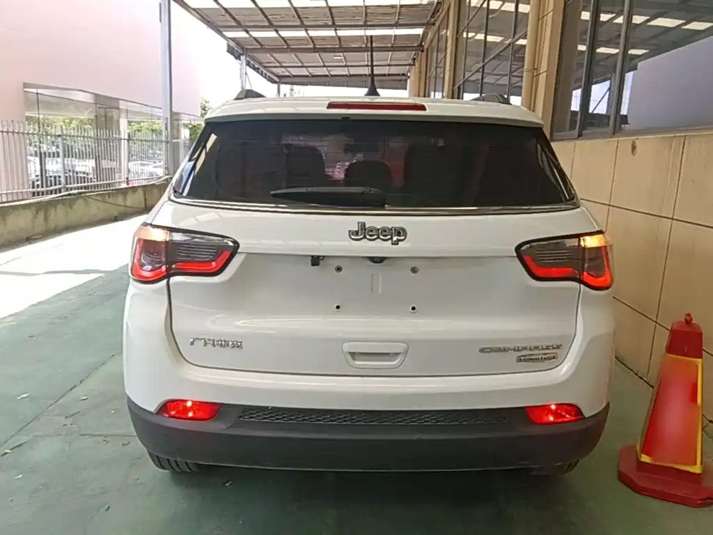 Jeep Compass — миниатюра 6